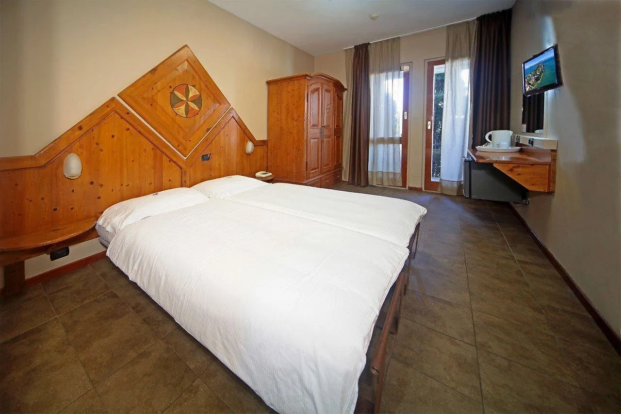 Hotel Smeraldo Sirmione 3*,