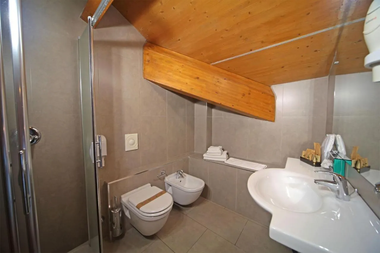 Hotel Smeraldo Sirmione 3*,  Italy