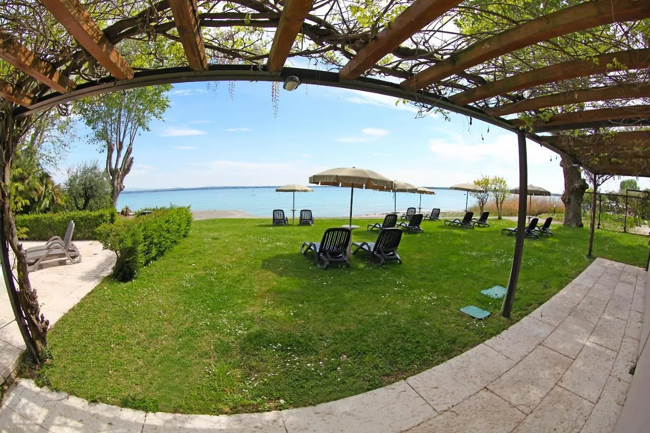 Hotel Smeraldo Sirmione 3*,  Italy